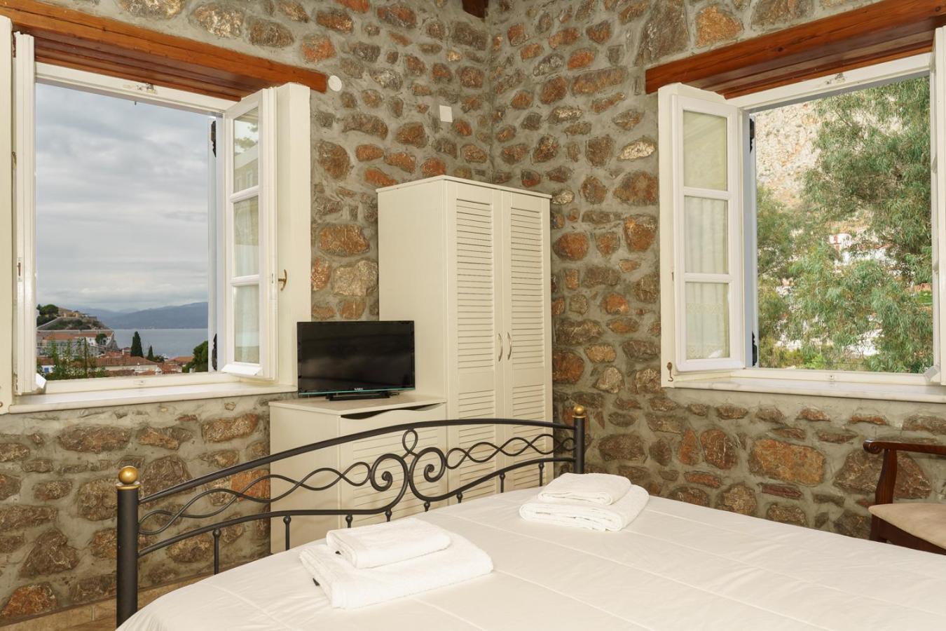 Nereids Guesthouse Hydra  Exterior photo